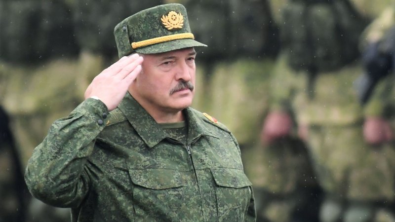 Лукашенко наказав армії готуватися воювати проти країн Балтії